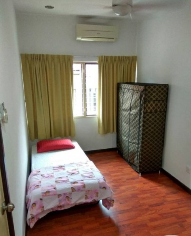 Available Medium Room to Rent at Jalan Bayan, Bandar Puchong Jaya! Free Weekly Cleaning!