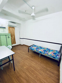 Cheap Room in Bdr Utama near MRT!