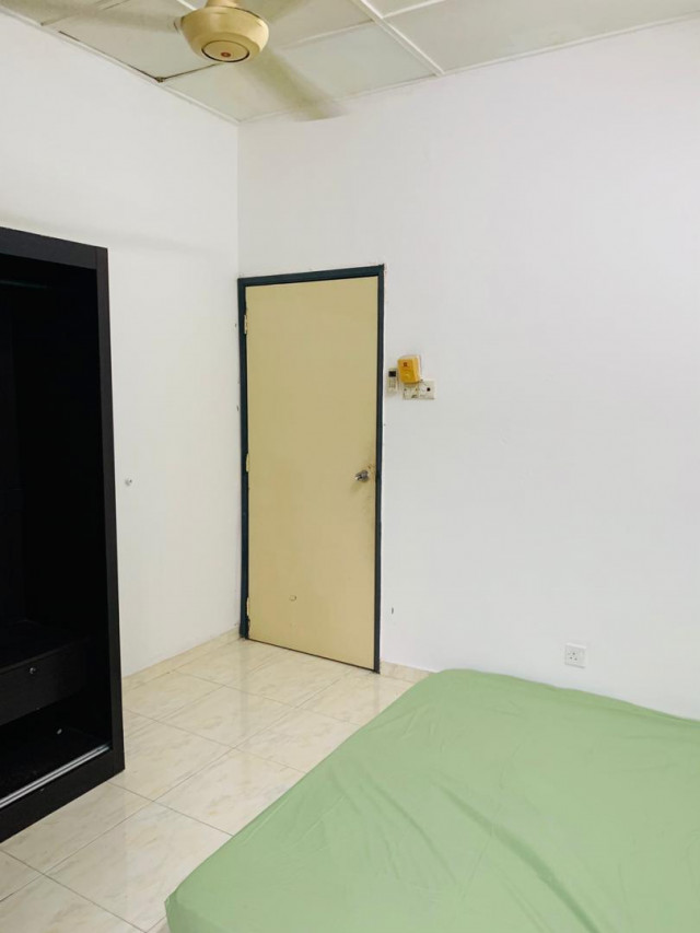 Aircond Medium Room For Rent At Taman Wawasan 3 Puchong