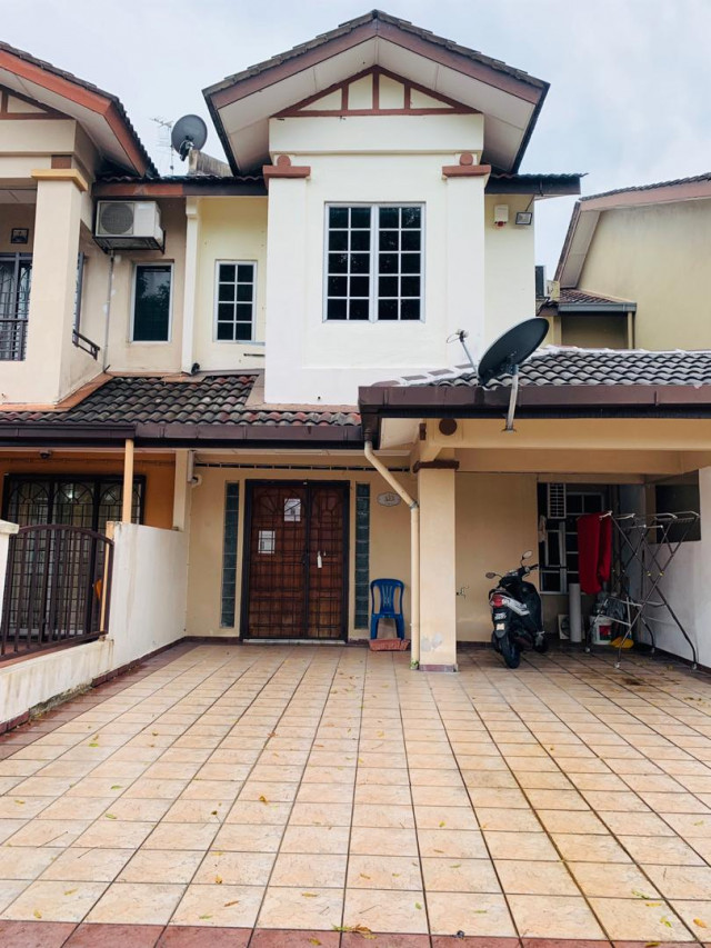 Aircond Medium Room For Rent At Taman Wawasan 3 Puchong