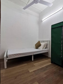 Small Room for Rent in Section 14!