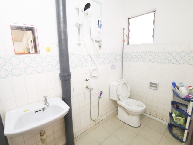 Medium Room for Rent in Ss21 Damansara Utama !