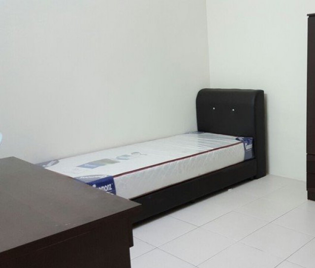 Great! Medium Room to Rent at Bandar Puteri, Puchong!