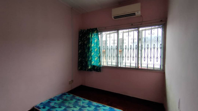 Available Room at SS2, Petaling Jaya with Nearby Taman Bahagia LRT Station