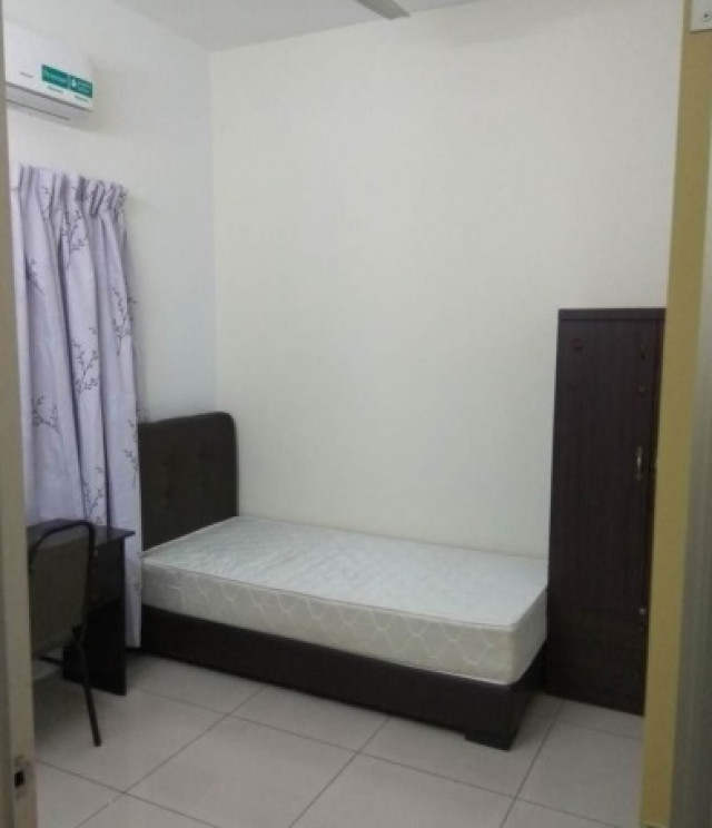 Medium Room to Rent at Bandar Puteri, Puchong. Lowest Rate with Free Highly Speed WiFi!