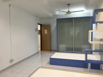 Available room in Bukit Rimau for rent