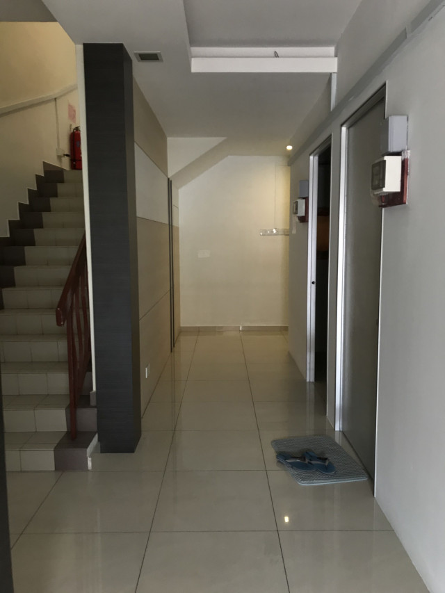 Available room in Bukit Rimau for rent