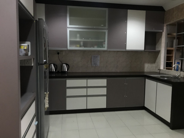 Available room in Bukit Rimau for rent