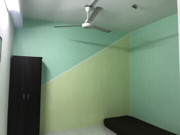 Available room in Bukit Rimau for rent