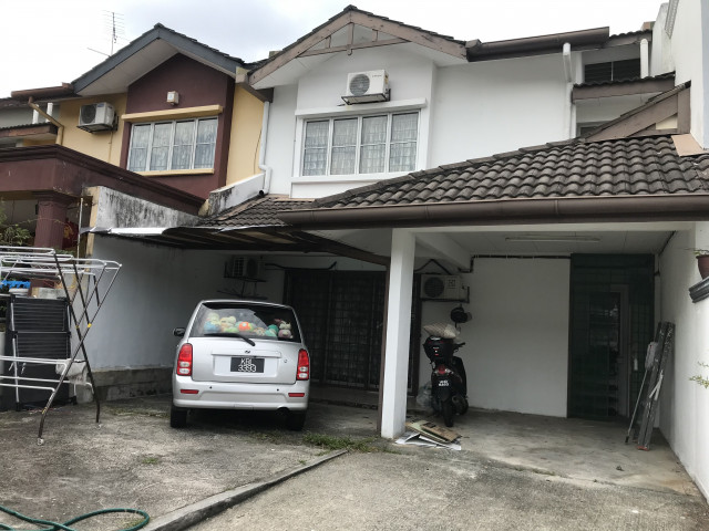 Available room in Bukit Rimau for rent