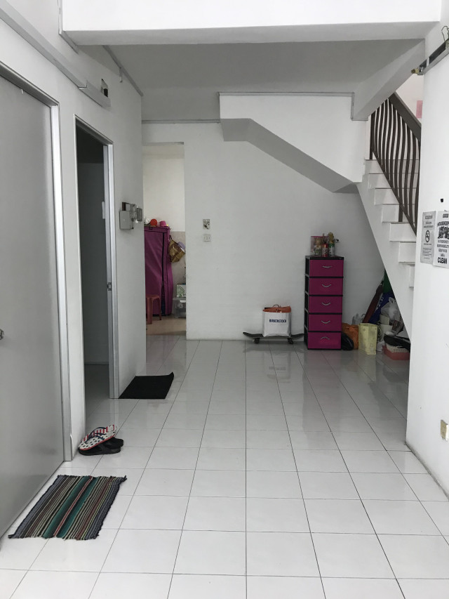 Available room in Bukit Rimau for rent