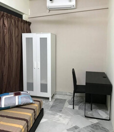 Limited Medium Room with Aircond to Rent at Jalan Bayan, Bandar Puchong Jaya. Double Storey House!