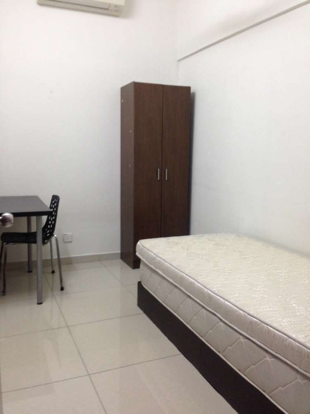 Nice! Medium Room to Rent at Jalan Bayan, Bandar Puchong Jaya. Free WiFi Provided!