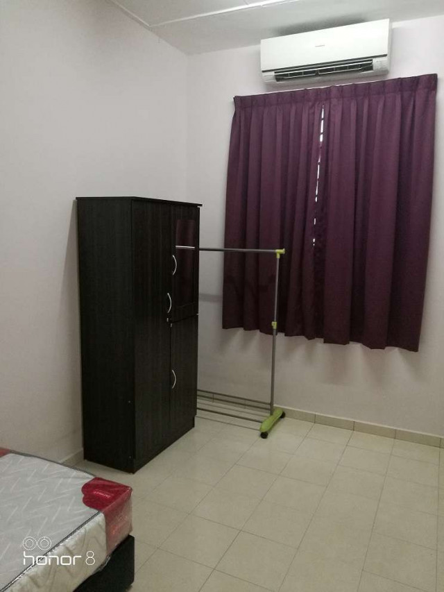 Nice! Medium Room to Rent at Jalan Bayan, Bandar Puchong Jaya. Free WiFi Provided!