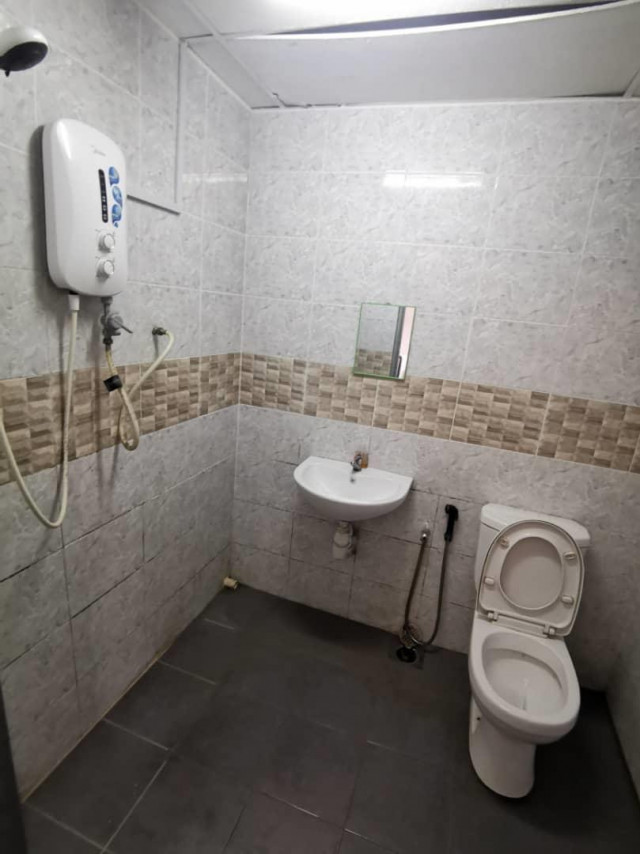 PJ SS2 SHOPLOT UNIT ROOM FOR RENT! EASY ACCESS TO SHOPS