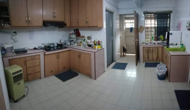 Available room in Subang Jaya
