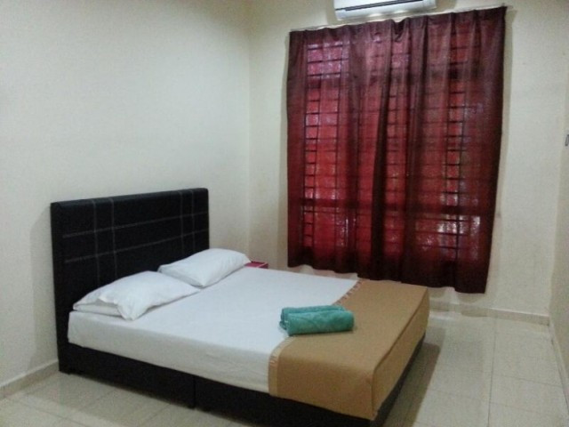 TTDI, KL Room for Rent with WiFi and Cleaning Provided!!