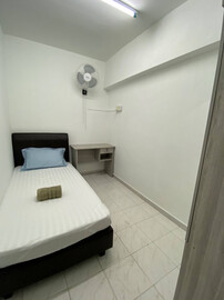 Great! Medium Aircond Room is Now Available at Bandar Puteri, Puchong. Weekly Cleaning and Maintenance Provided!