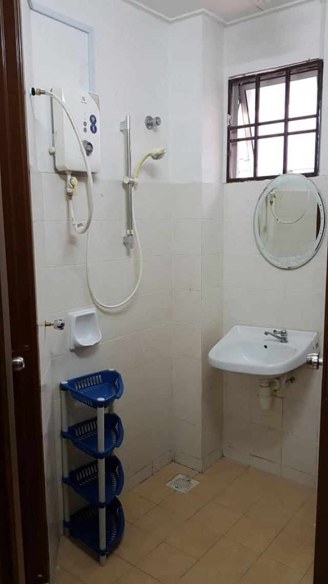 Room with Cleaning Services at Jalan Sepah Puteri, Kota Damansara, PJ