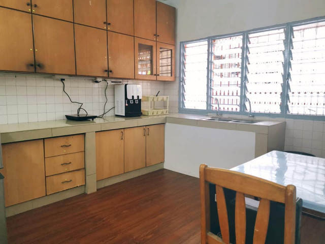 Newly furbished unit in Damansara Jaya!!