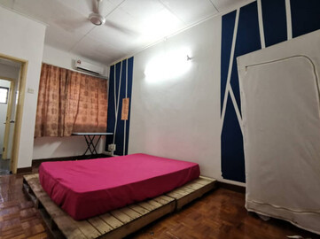 Room Rent!! Located at Bandar Utama, PJ with Fully Furnished