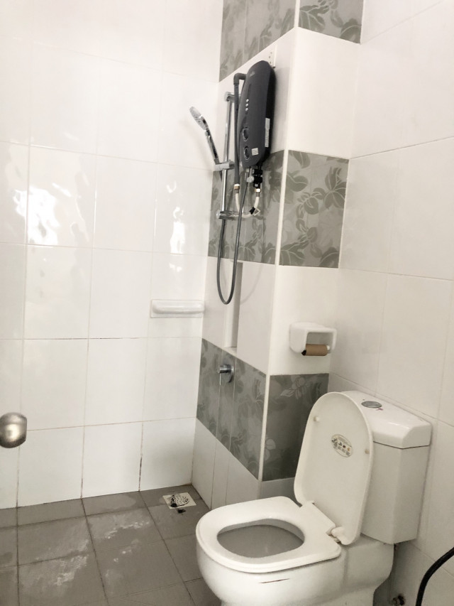 Room with Private Toilet !