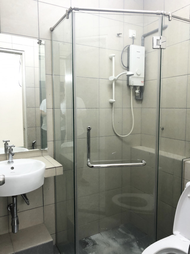 Medium Room with Private Toilet !