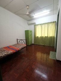 Newly furbished unit in Damansara Jaya!!