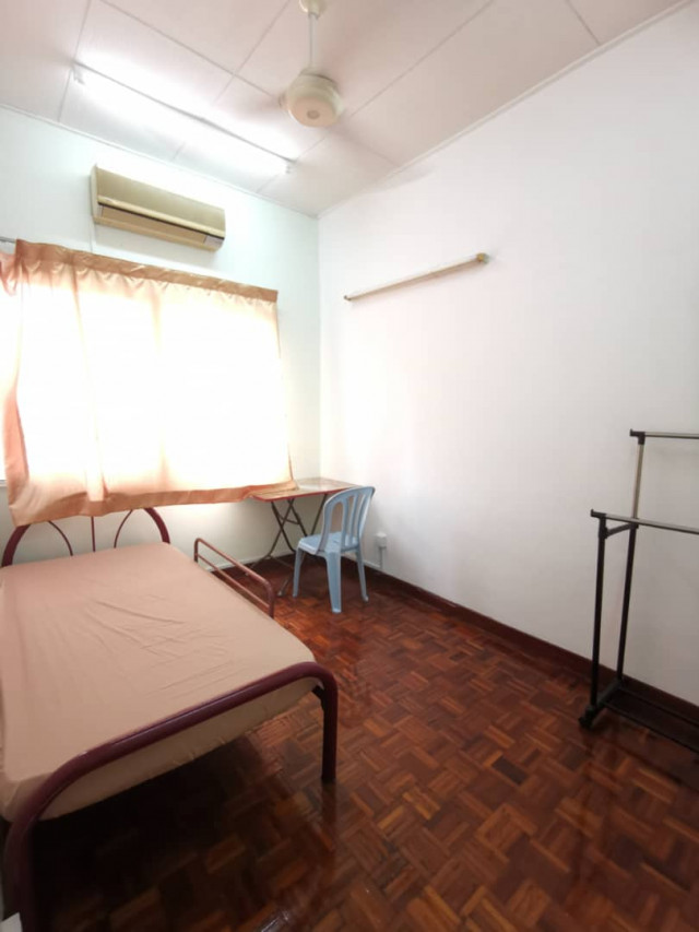 Newly furbished unit in Damansara Jaya!!