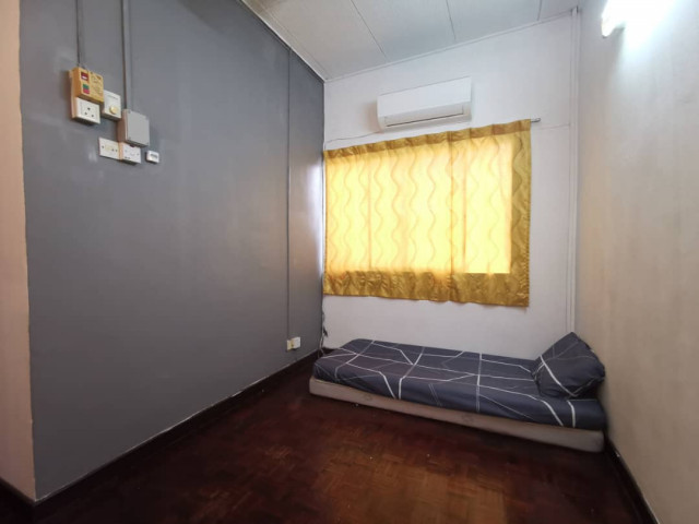 Newly furbished unit in Damansara Jaya!!