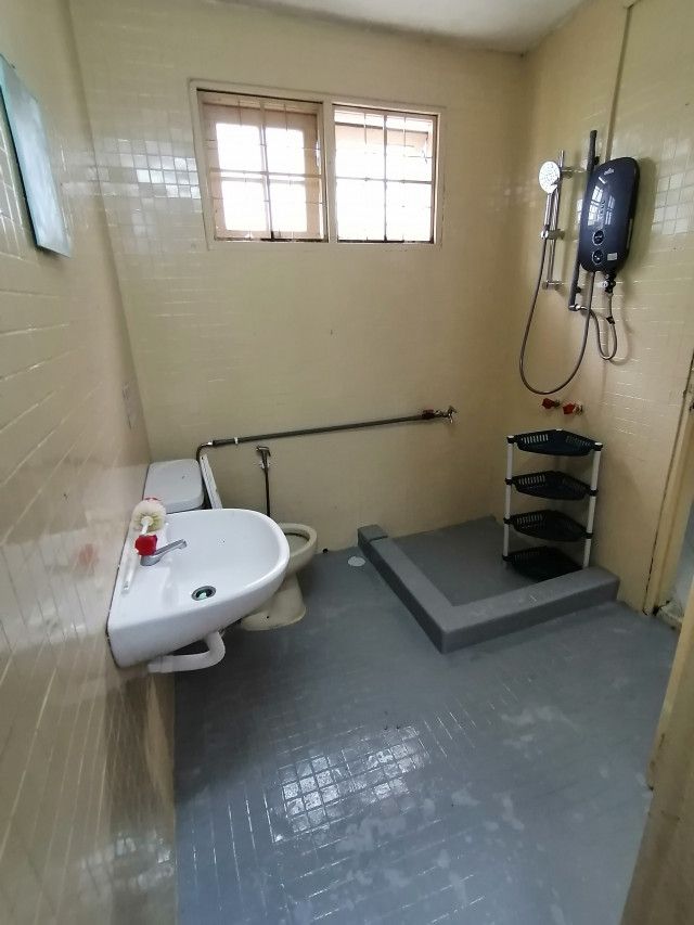 Easy Access LRT Station. Located Near Section 14 / Jaya Shopping Centre