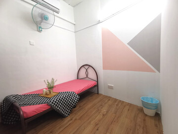 Room for rent in KD. 1 Month Deposit only.!! Nearby MRT!
