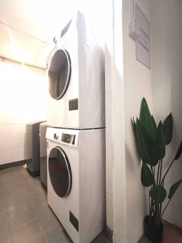 Room for rent in KD. 1 Month Deposit only.!! Nearby MRT!