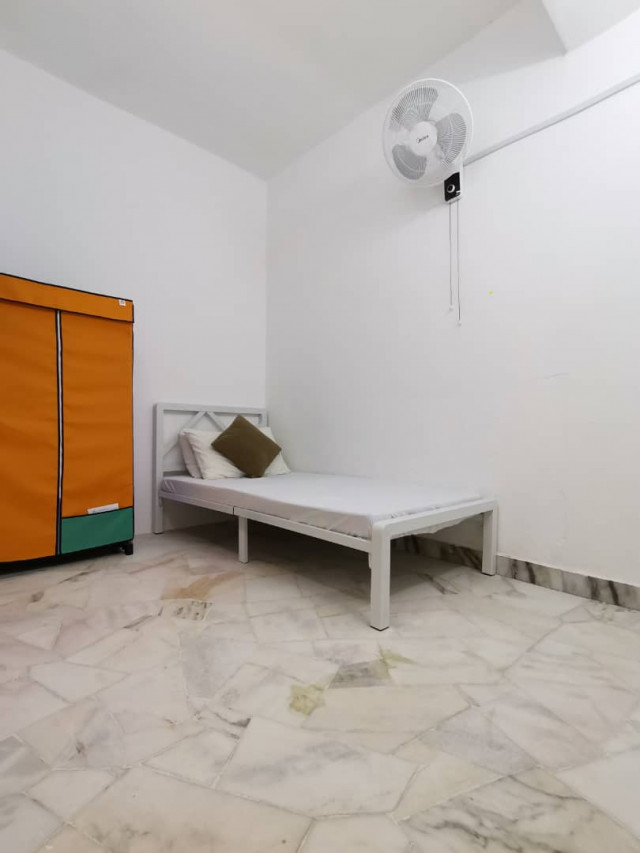 Room rental at Section 17, Petaling Jaya with WIFI