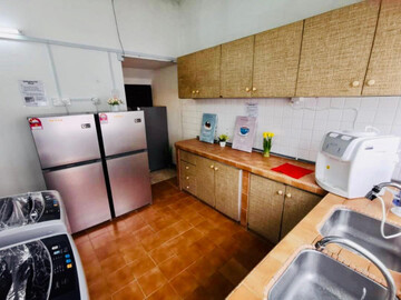 Bandar Puteri Puchong Room For Rent! Free WiFi Gate and Guarded Unit! Easy Parking! 🚗