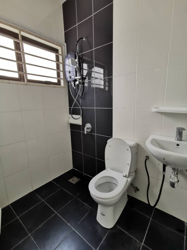 Cheap Room With AC in Setia Alam