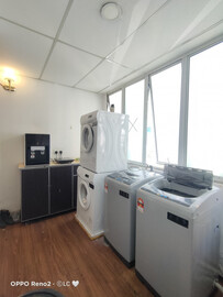 Walk 3 mins to MRT KD all in AC fully furnished include utilities room