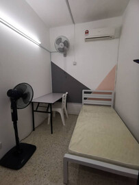 Newly furbished unit in Damansara Jaya!!
