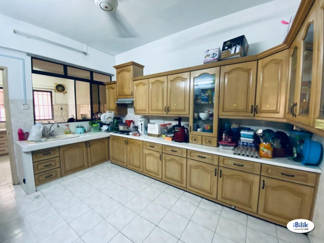 ⭕Middle Room with Bathroom at BU12, Bandar Utama.  🔥Rental include Utilities Wifi,  🚗Easy Access to NKVE, One Utama, Centrepoint, Mutiara Damansara