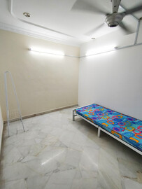 room for rent at pj area