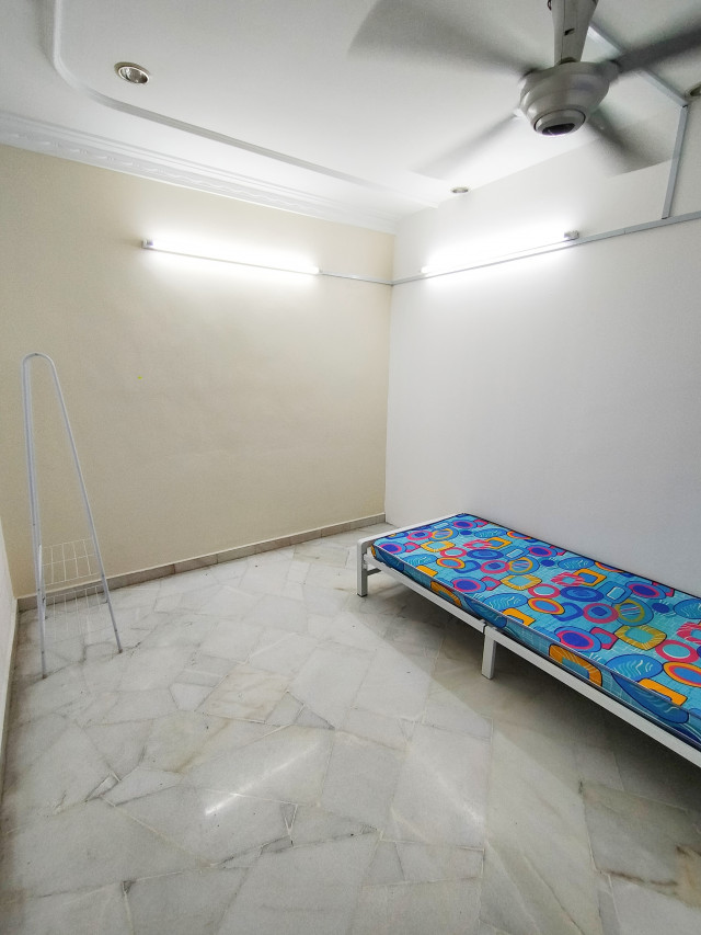 room for rent at pj area
