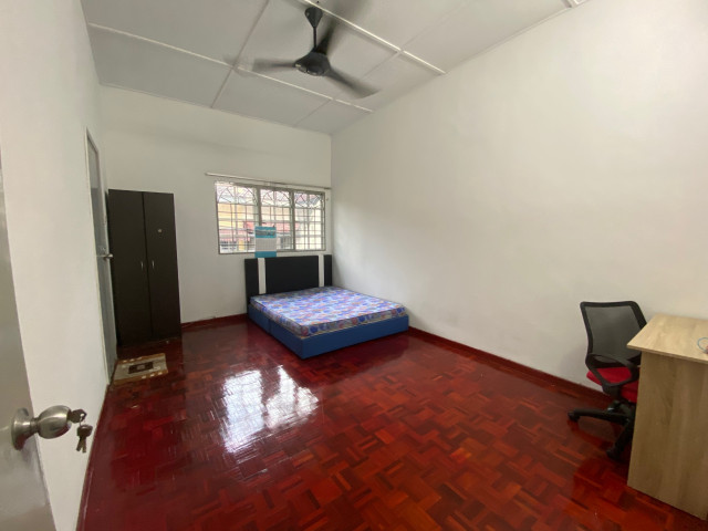 DMSRA. UPTOWN ROOM FOR RENT RM390 !