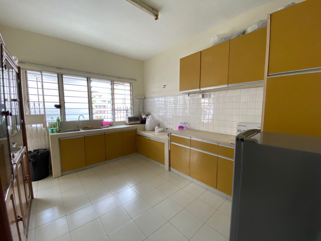 DMSRA. UPTOWN ROOM FOR RENT RM390 !